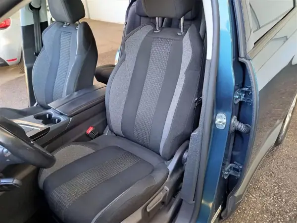 Peugeot 5008 2017 - 19750 EUR, 156153 km - AUTO.MOTO.pt - 156153km - foto 8 de 13