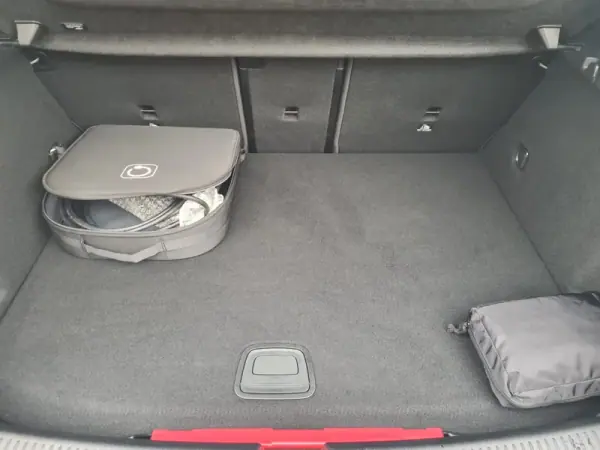 Mercedes-Benz A 250 2024 - 43990 EUR, 10000 km - AUTO.MOTO.pt - 10000km - foto 34 de 36