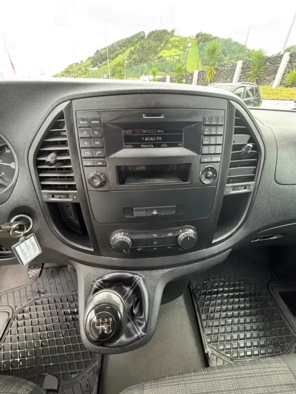 Mercedes-Benz Vito Tourer 2015 - 28490 EUR, 196000 km - AUTO.MOTO.pt - 196000km - foto 8 de 12