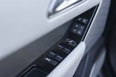 Land Rover Range Rover Velar 2017 - 39900 EUR, 175180 km - AUTO.MOTO.pt - 175180km - foto 22 de 36