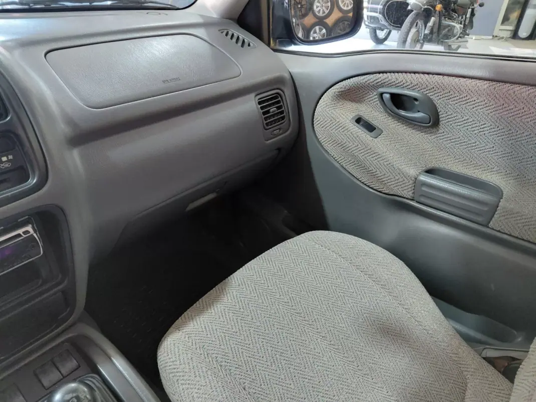 Suzuki Grand Vitara 1999 - 5900 EUR, 285000 km - AUTO.MOTO.pt - 285000km - foto 12 de 15