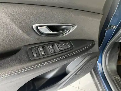 Renault Scénic 2017 - 15800 EUR, 156509 km - AUTO.MOTO.pt - 156509km - foto 19 de 24