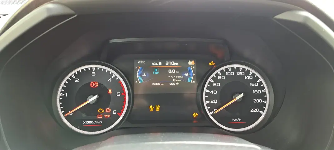 Isuzu D-Maxi - 1.9 Ddi CD 4WD L CH 2021 - 29950 EUR, 35000 km - AUTO.MOTO.pt - 35000km - foto 12 de 13