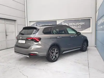 Fiat Tipo Station Wagon Cross 2023 - 19900 EUR, 15112 km - AUTO.MOTO.pt - 15112km - foto 6 de 27