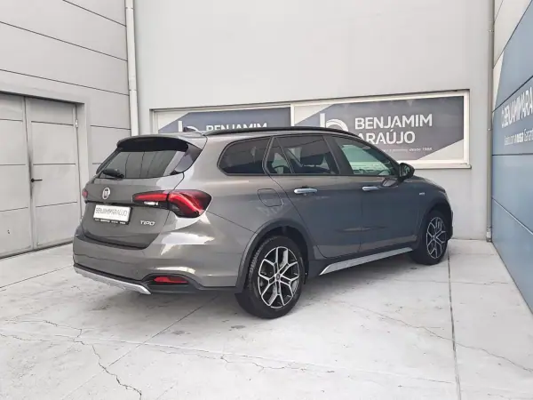 Fiat Tipo Station Wagon Cross 2023 - 19900 EUR, 15112 km - AUTO.MOTO.pt - 15112km - foto 6 de 27