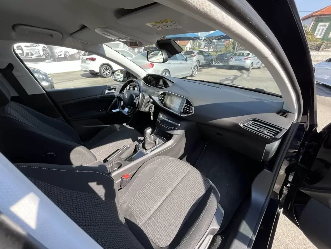 Peugeot 308 SW 2018 - 9950 EUR, 219000 km - AUTO.MOTO.pt - 219000km - foto 26 de 40