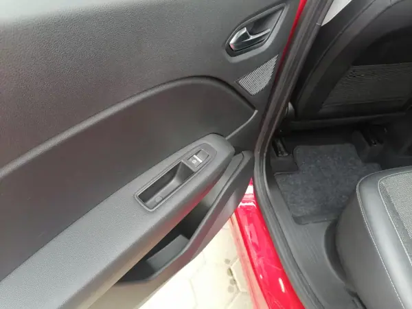 Renault Captur 2024 - 21900 EUR, 49930 km - AUTO.MOTO.pt - 49930km - foto 10 de 16