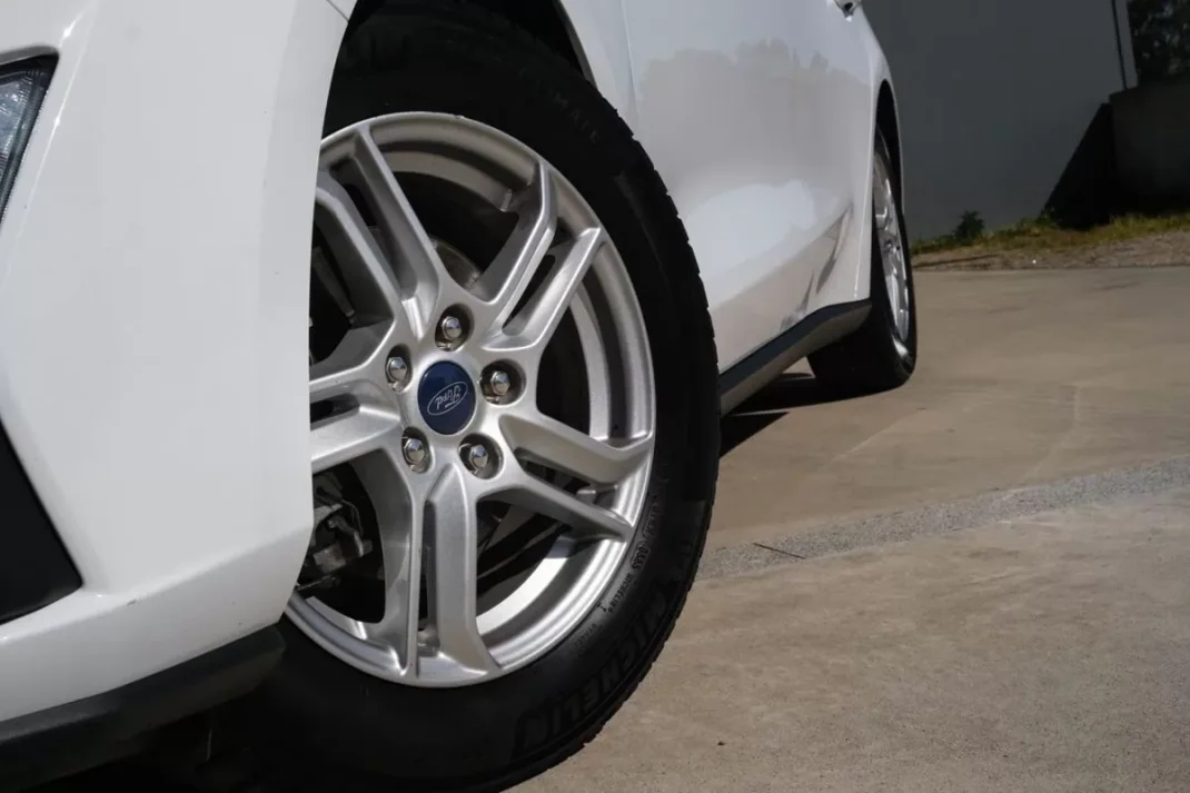 Ford Focus Van 2020 - 14999 EUR, 139000 km - AUTO.MOTO.pt - 139000km - foto 5 de 24