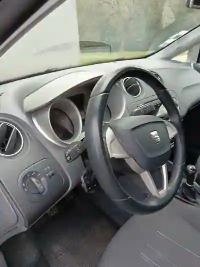 SEAT Ibiza 2011 - 5150 EUR, 212000 km - AUTO.MOTO.pt - 212000km - foto 3 de 5