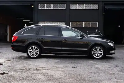 Skoda Superb Break 2011 - 7999 EUR, 290000 km - AUTO.MOTO.pt - 290000km - foto 5 de 30