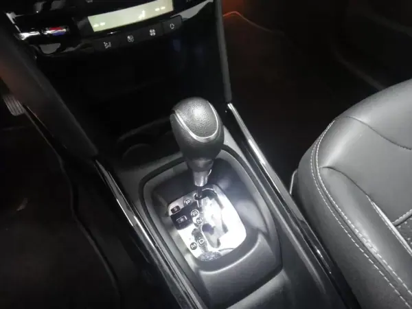 Peugeot 2008 2019 - 10500 EUR, 99000 km - AUTO.MOTO.pt - 99000km - foto 19 de 22