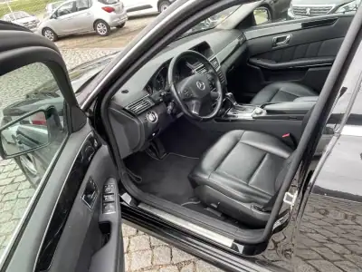 Mercedes-Benz E 250 2010 - 13950 EUR, 277830 km - AUTO.MOTO.pt - 277830km - foto 7 de 12