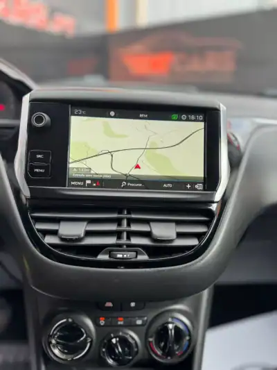 Peugeot 208 VAN 1.6 HDi Premium 2017 - 11750 EUR, 95494 km - AUTO.MOTO.pt - 95494km - foto 5 de 15