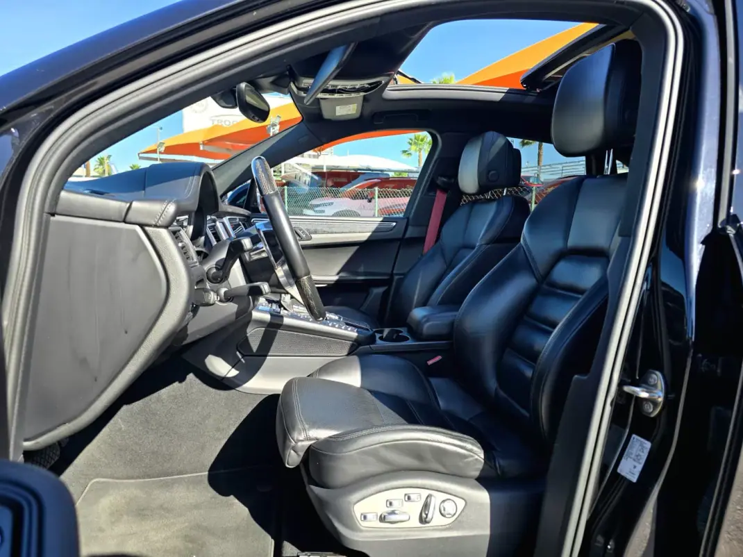 Porsche Macan 2015 - 43950 EUR, 132922 km - AUTO.MOTO.pt - 132922km - foto 5 de 10