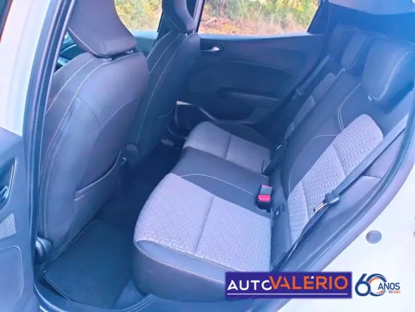 Renault Clio 2023 - 15950 EUR, 55104 km - AUTO.MOTO.pt - 55104km - foto 28 de 31