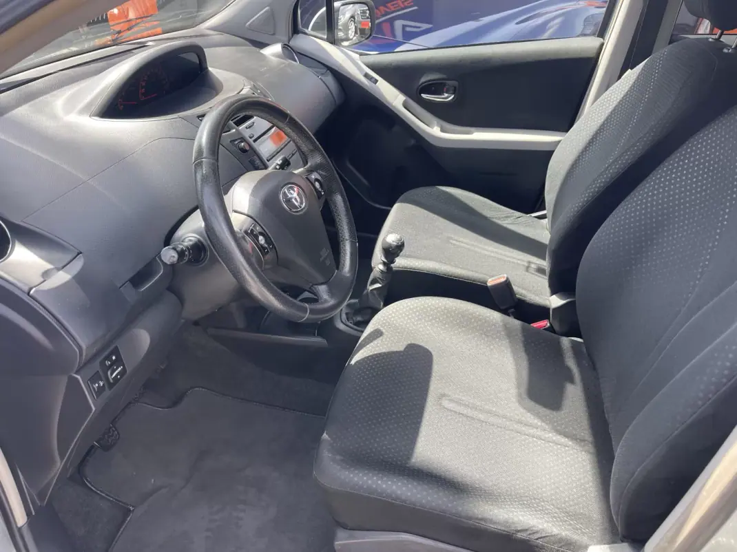 Toyota Yaris 2009 - 9950 EUR, 160224 km - 160224km - foto 8 de 12