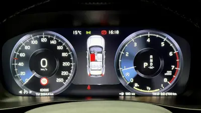 Volvo XC 40 2023 - 29970 EUR, 57000 km - AUTO.MOTO.pt - 57000km - foto 32 de 46