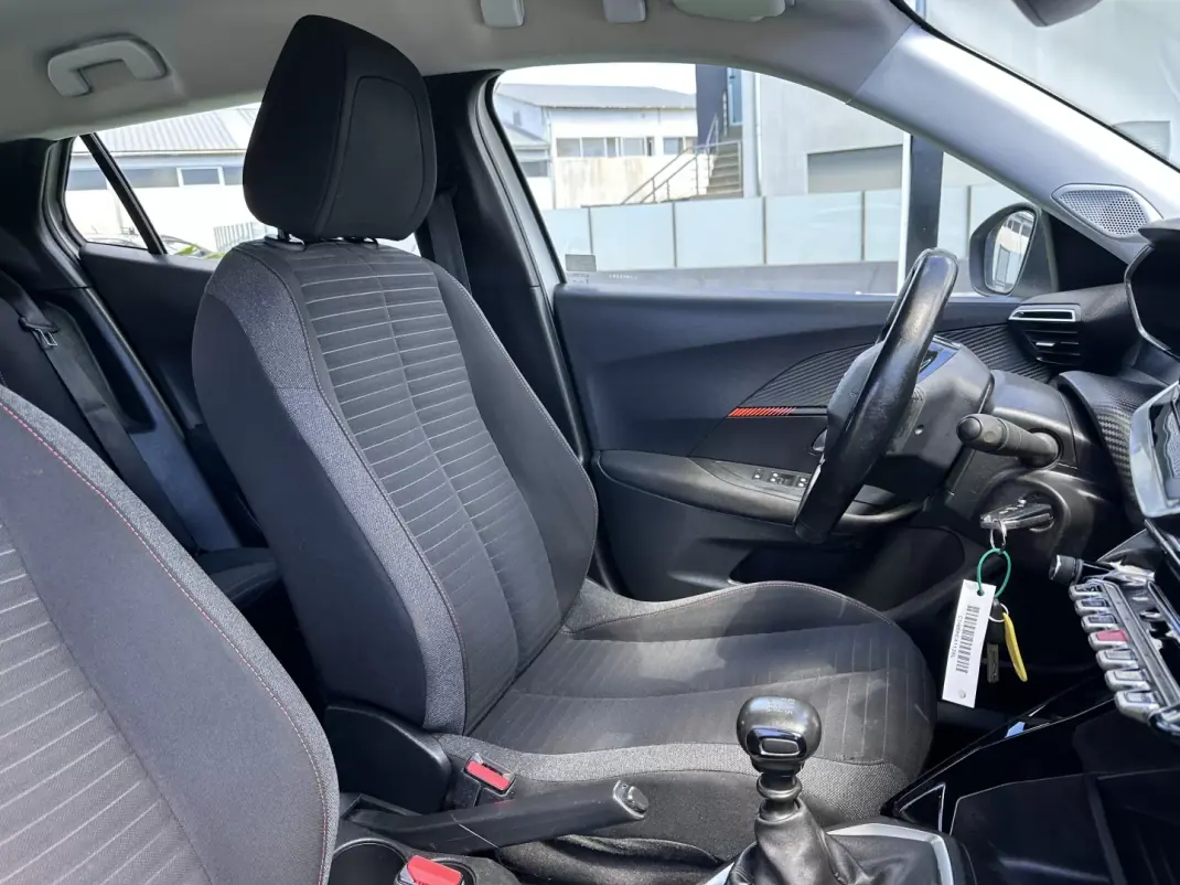 Peugeot 2008 2021 - 14900 EUR, 200000 km - AUTO.MOTO.pt - 200000km - foto 45 de 55