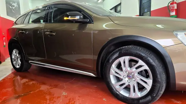 Volvo V60 Cross Country 2016 - 18180 EUR, 138731 km - AUTO.MOTO.pt - 138731km - foto 3 de 54