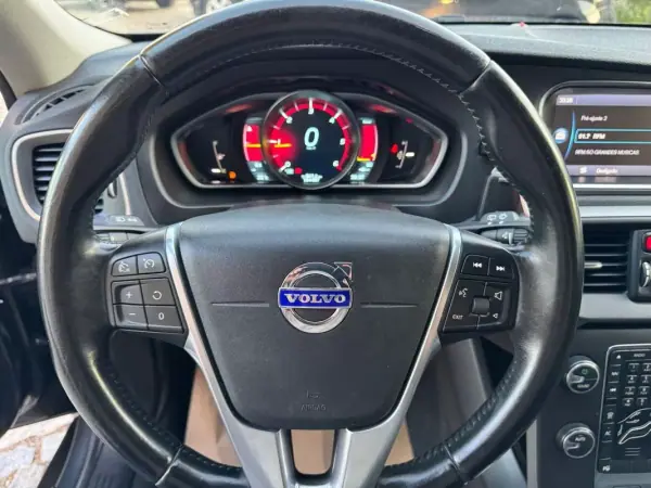 Volvo V40 Cross Country 2013 - 13500 EUR, 164000 km - AUTO.MOTO.pt - 164000km - foto 28 de 38