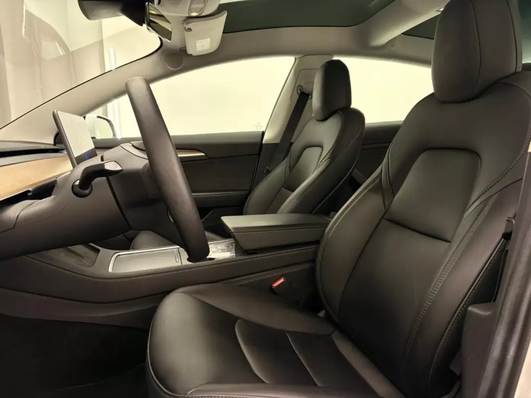 Tesla Model 3 2021 - 26500 EUR, 77000 km - AUTO.MOTO.pt - 77000km - foto 16 de 18