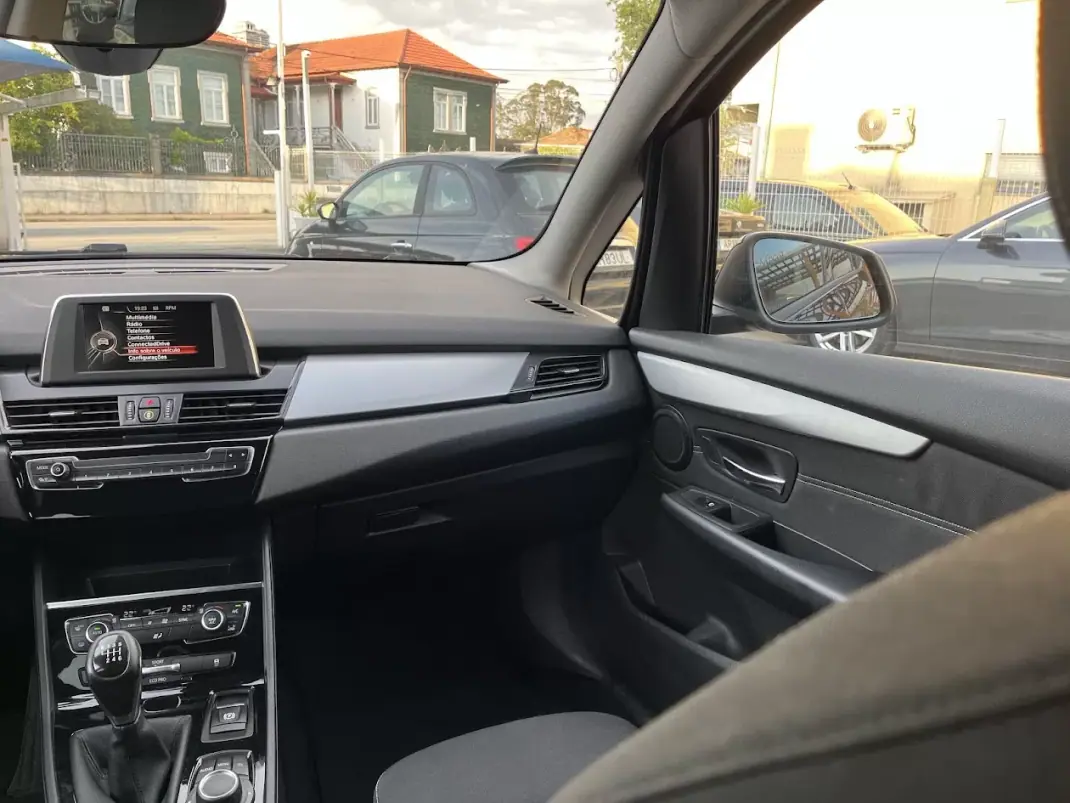 BMW 218 Gran Tourer 2016 - 15950 EUR, 200000 km - AUTO.MOTO.pt - 200000km - foto 13 de 51