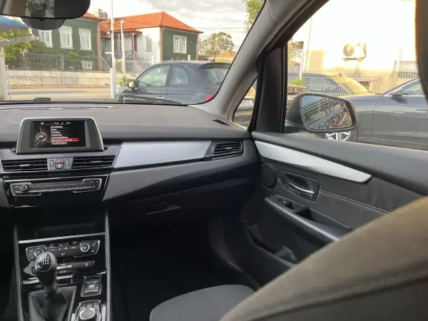 BMW 218 Gran Tourer 2016 - 15950 EUR, 200000 km - AUTO.MOTO.pt - 200000km - foto 13 de 51