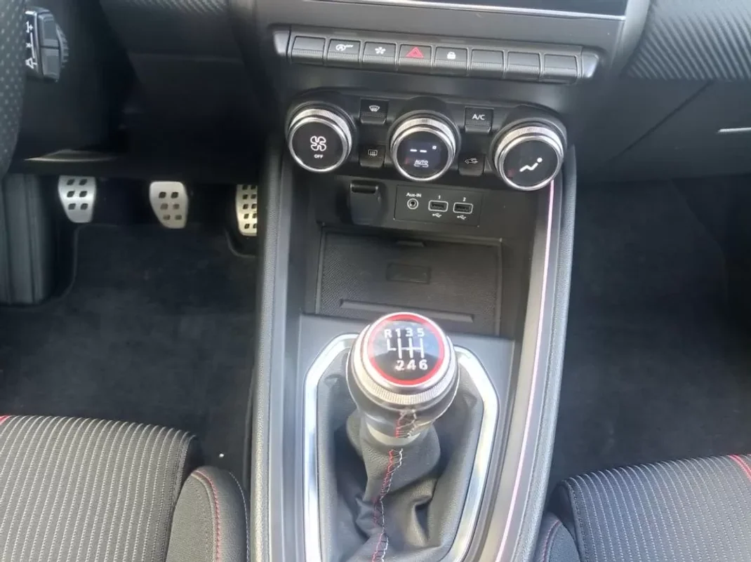 Renault Clio 2022 - 18890 EUR, 34670 km - AUTO.MOTO.pt - 34670km - foto 18 de 25