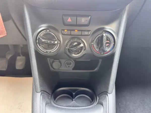 Peugeot 208 2018 - 9500 EUR, 95379 km - AUTO.MOTO.pt - 95379km - foto 17 de 22