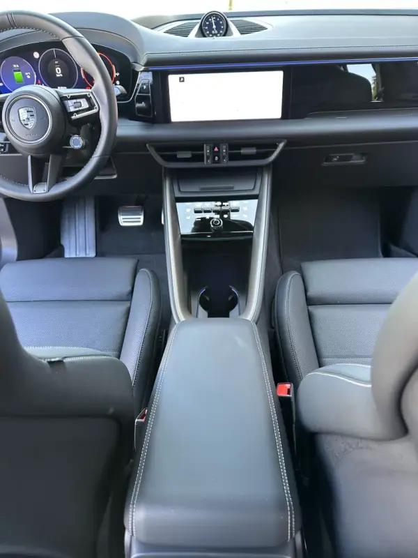 Porsche Macan 2025 - 127000 EUR, 12000 km - AUTO.MOTO.pt - 12000km - foto 73 de 80