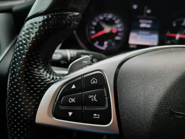 Mercedes-Benz GLC 250 2019 - 31950 EUR, 169900 km - AUTO.MOTO.pt - 169900km - foto 33 de 36