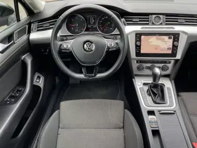 Volkswagen Passat Variant 2018 - 19990 EUR, 177800 km - AUTO.MOTO.pt - 177800km - foto 9 de 19
