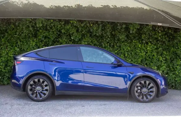 Tesla Model Y 2021 - 32500 EUR, 97400 km - AUTO.MOTO.pt - 97400km - foto 6 de 17