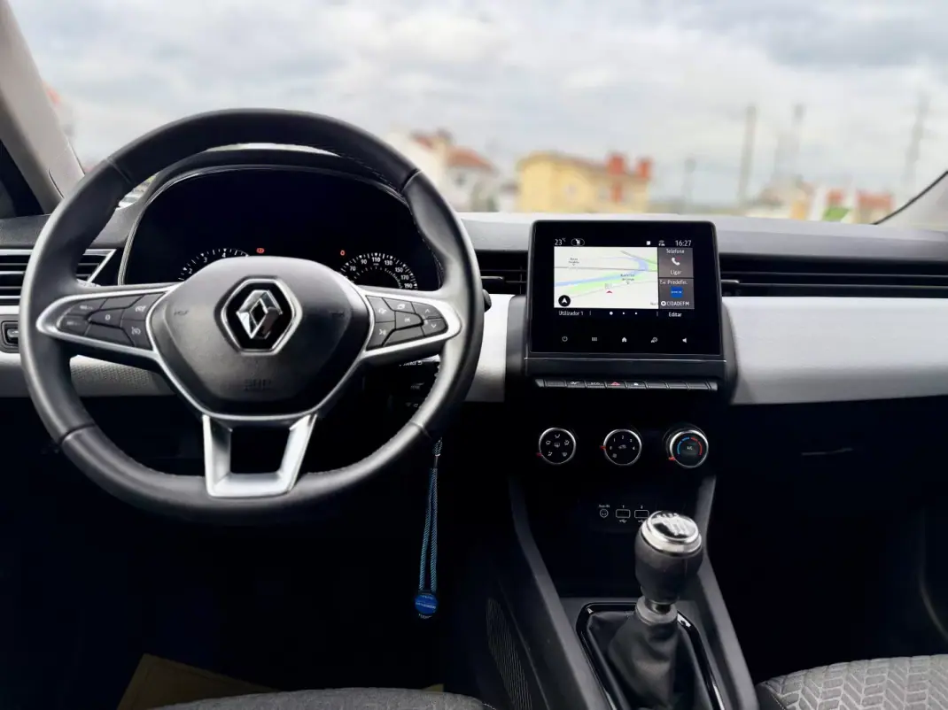 Renault Clio 2023 - 15450 EUR, 61000 km - AUTO.MOTO.pt - 61000km - foto 15 de 31