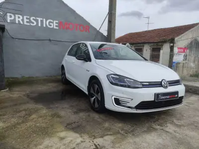 Volkswagen e-Golf 2019 - 15900 EUR, 81000 km - AUTO.MOTO.pt - 81000km - foto 3 de 26
