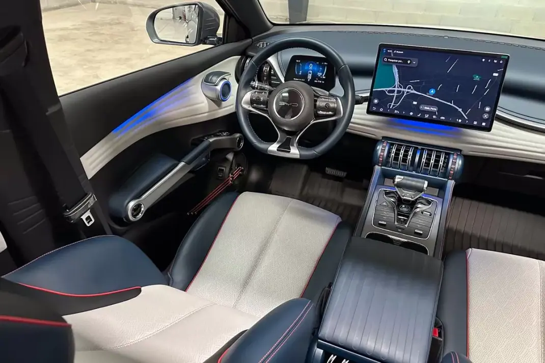 BYD Atto 3 2023 - 27950 EUR, 7718 km - AUTO.MOTO.pt - 7718km - foto 13 de 60