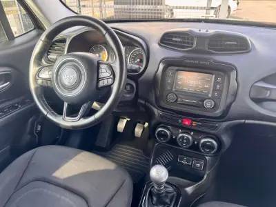 Jeep Renegade 2016 - 15500 EUR, 138000 km - AUTO.MOTO.pt - 138000km - foto 11 de 22