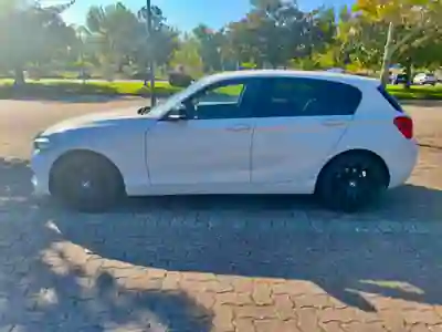 BMW 116 2018 - 11900 EUR, 220000 km - AUTO.MOTO.pt - 220000km - foto 2 de 7