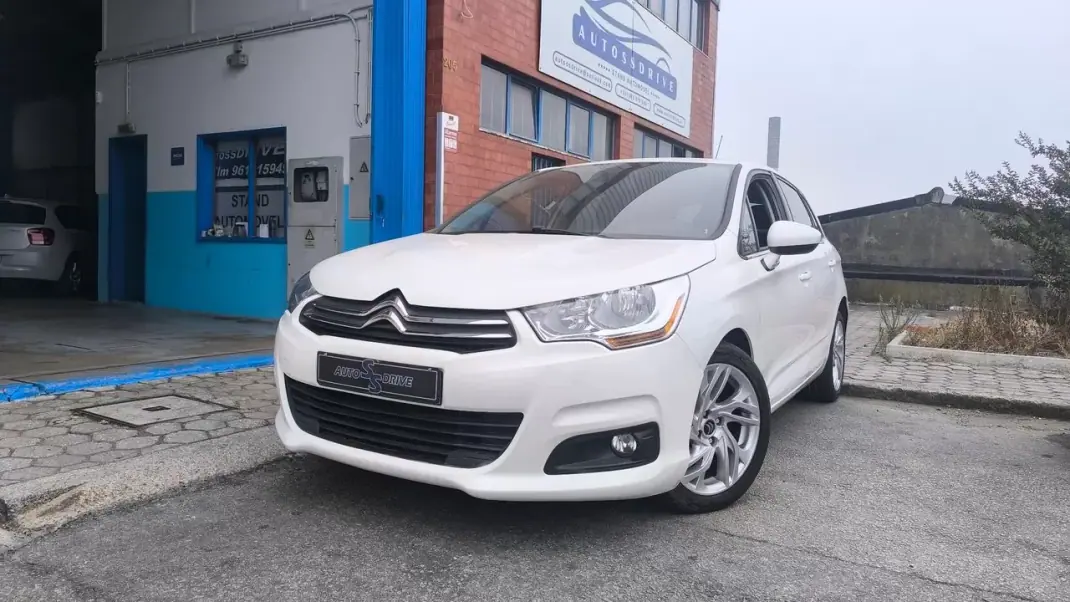 Citroën C4 2012 - 8900 EUR, 180000 km - AUTO.MOTO.pt - 180000km - foto 16 de 24