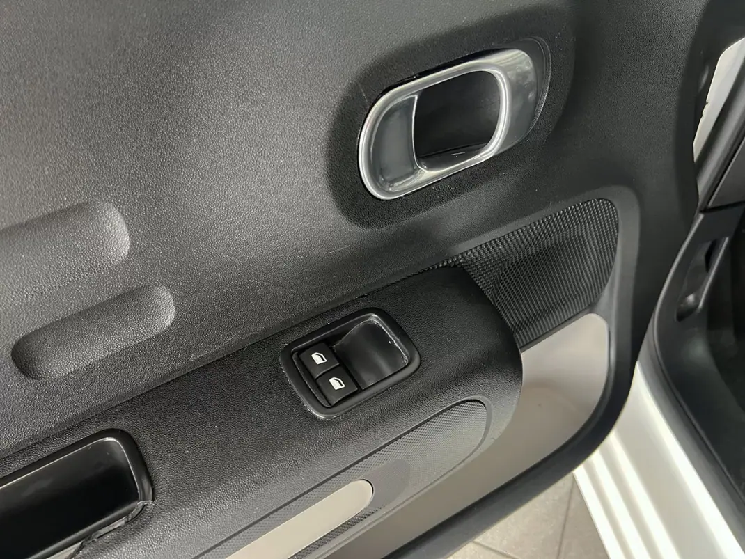 Citroën C3 2019 - 10900 EUR, 106542 km - AUTO.MOTO.pt - 106542km - foto 17 de 21