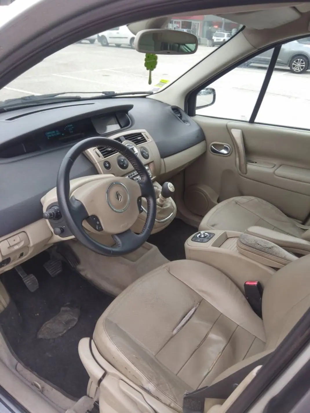 Renault Grand Scénic 2007 - 2750 EUR, 392 km - AUTO.MOTO.pt - 392km - foto 6 de 8