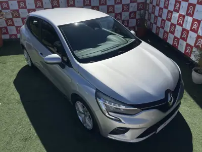 Renault Clio 2021 - 13990 EUR, 136670 km - AUTO.MOTO.pt - 136670km - foto 6 de 20