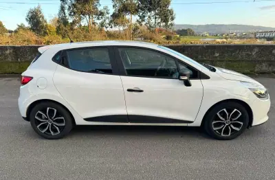 Renault Clio 2016 - 9990 EUR, 114000 km - AUTO.MOTO.pt - 114000km - foto 7 de 22