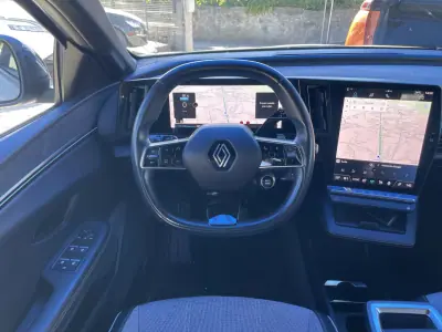 Renault Mégane E-Tech 2022 — photo 4 of 42