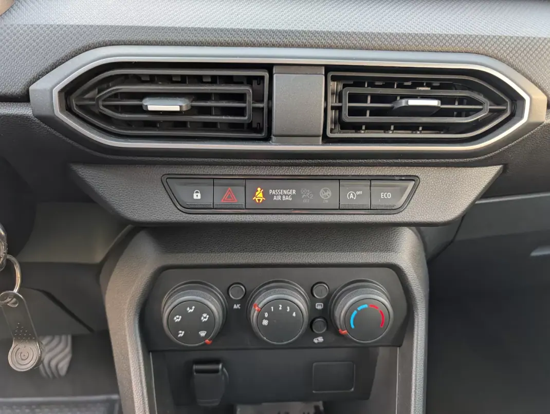 Dacia Jogger 2023 - 14250 EUR, 57740 km - AUTO.MOTO.pt - 57740km - foto 17 de 20