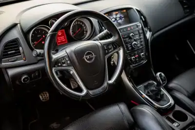 Opel Astra GTC 2013 - 23500 EUR, 109000 km - AUTO.MOTO.pt - 109000km - foto 32 de 47