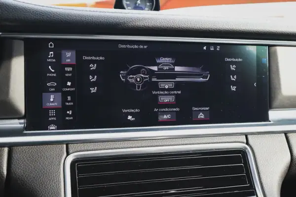Porsche Panamera Sport Turismo 2019 - 67480 EUR, 97640 km - AUTO.MOTO.pt - 97640km - foto 40 de 71