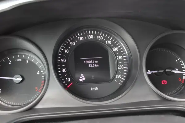 Renault Mégane 2020 - 13990 EUR, 180000 km - AUTO.MOTO.pt - 180000km - foto 20 de 29