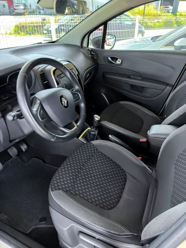 Renault Captur 2019 - 12750 EUR, 68000 km - AUTO.MOTO.pt - 68000km - foto 14 de 26