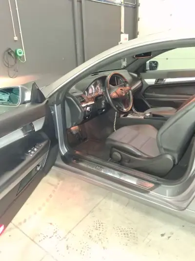 Mercedes-Benz E 250 2009 - 14790 EUR, 201614 km - 201614km - foto 10 de 15